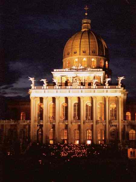 Licheń na sztalugach