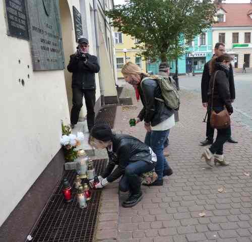 Znicze dla ofiar pierwszej egzekucji