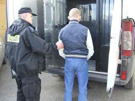 Podpalacz siedział w krzakach