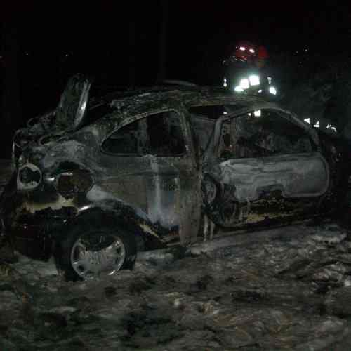 Kobieta podpaliła siebie i auto