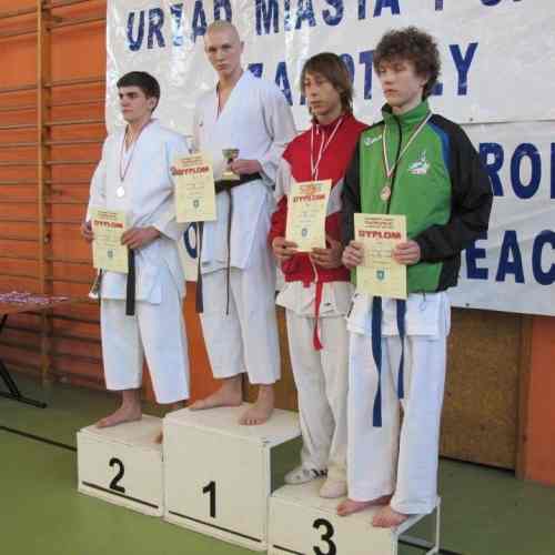 Trzy medale karateków