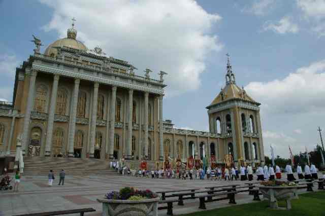 Setki pielgrzymów i wiernych