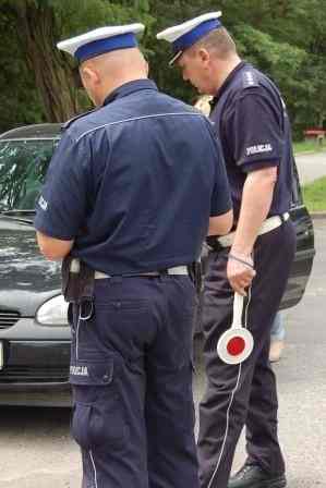 Dzieci w samochodzie i nietrzeźwa matka