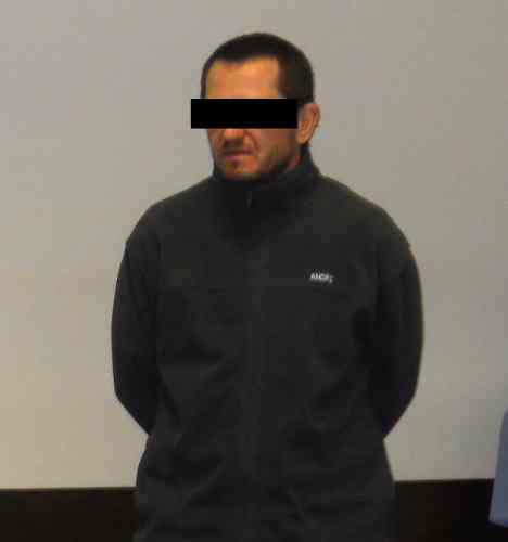 Męska rozmowa z nożem w ręku