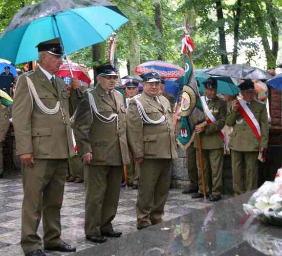 Służba w niegodnych warunkach