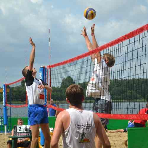 Siatkarskie emocje na plaży w Przybrodzinie