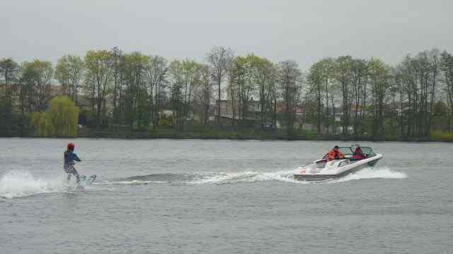 Slalomem po jeziorze