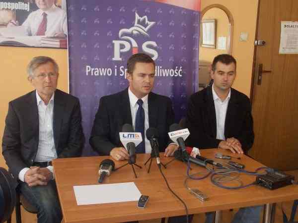 Hofman zawiesił członkostwo w partii