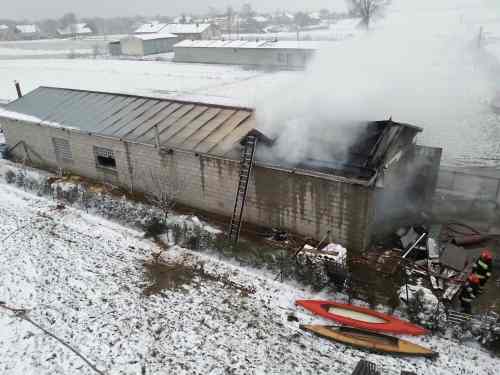 Pożar hali ugaszony