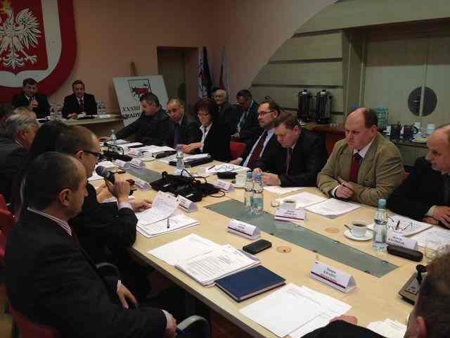 Jak samorząd nakarmi głodne dzieci?