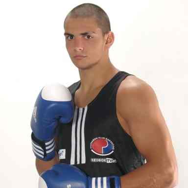 Jakubowski zwycięża przez TKO