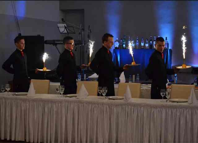 Kelnerzy ze szkoły rolniczej