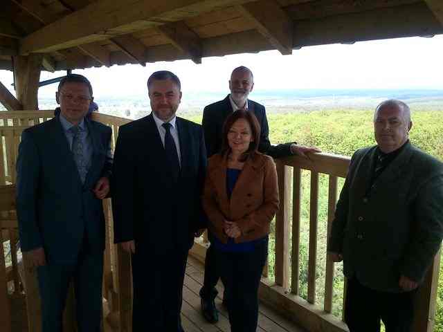 Co kandydaci widzą z wieży?