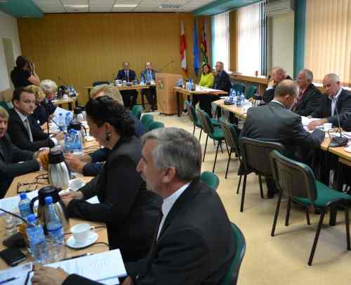 Kto komu zawdzięcza stołek w powiecie?