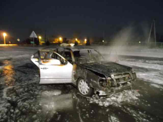 Mercedes spłonął w Dobroszynie