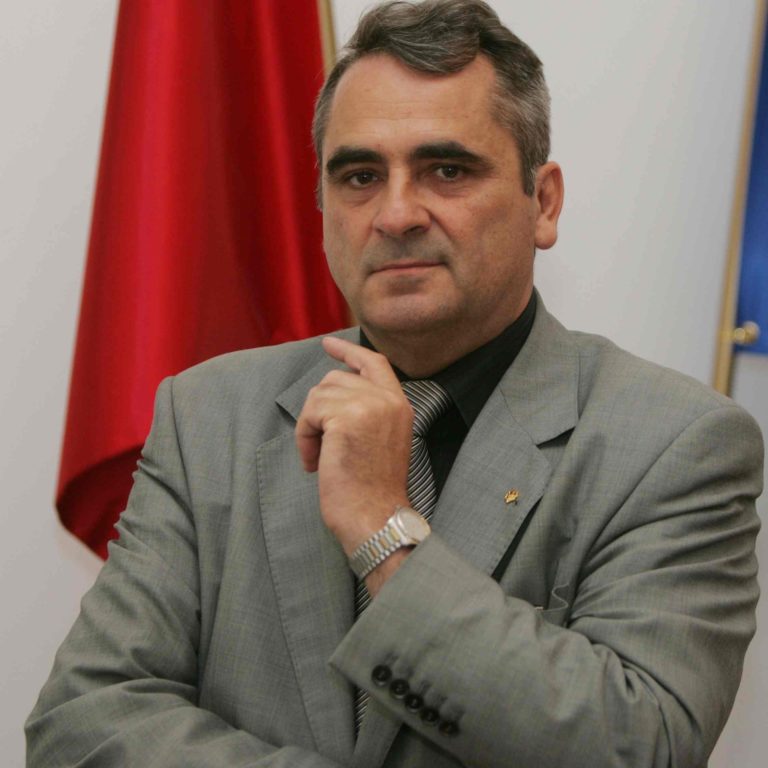 Na politycznej zielonej trawce