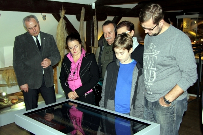 Nowoczesna wystawa w muzeum