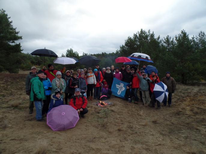 Rajd pod parasolami.