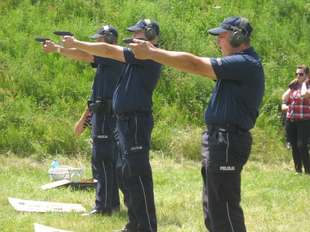 Policjanci oddali strzały do nastoletniego złodzieja