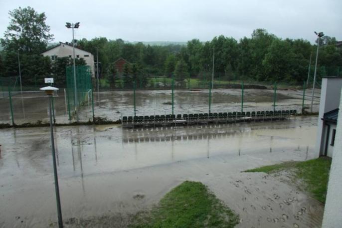 Utopiony Orlik – zalane pieniądze