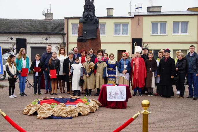 Chrzest Polski u… „stóp” Kazimierza Wielkiego