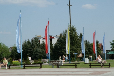 50 flag na 50. rocznicę Aktu Milenijnego