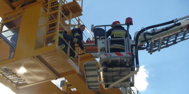 Zasłabła na wysokości 8 metrów