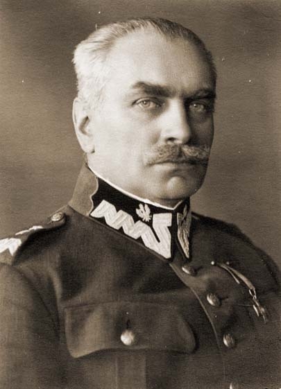 Sławoj Składkowski, generał, lekarz, premier