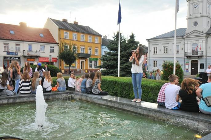 Piosenki o miłości rozbrzmiały w rynku