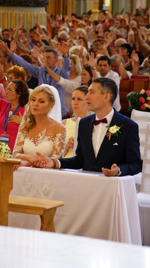 Wyjątkowy ślub w wyjątkowym miejscu. Msza św. z modlitwą o uzdrowienie w licheńskiej bazylice