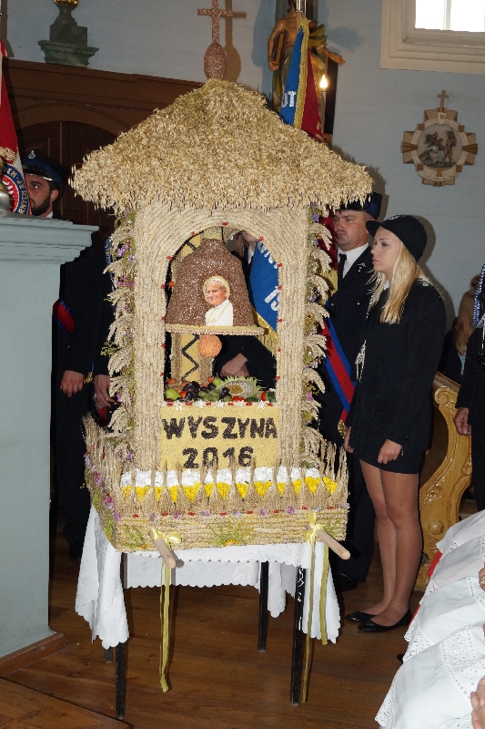 Z radością dzielili bochen chleba!