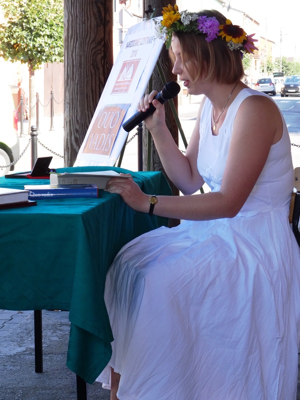 Narodowe czytanie na rynku