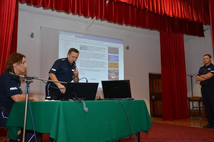 Policjanci szkolili księży