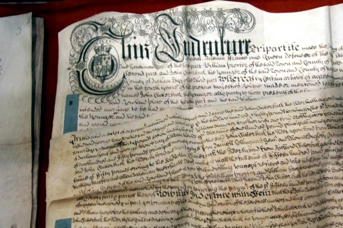 PIÓREM PISANE, CZCIONKĄ DRUKOWANE