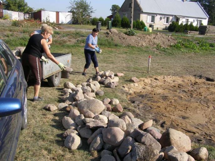 Przy świetlicy wiejskiej w Osówcu