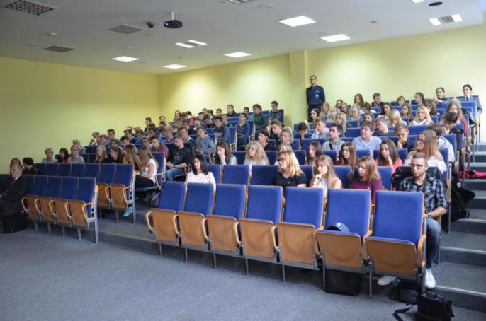 Debata o dopalaczach w ZST