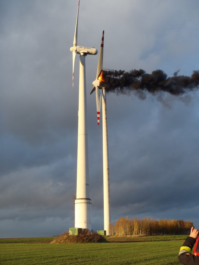 Pożar elektrowni wiatrowej.