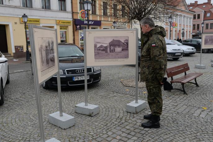 Wystawa patriotyczna na placu Wolności