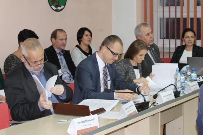 UCHWAŁY PRZYJĘTE JEDNOGŁOŚNIE