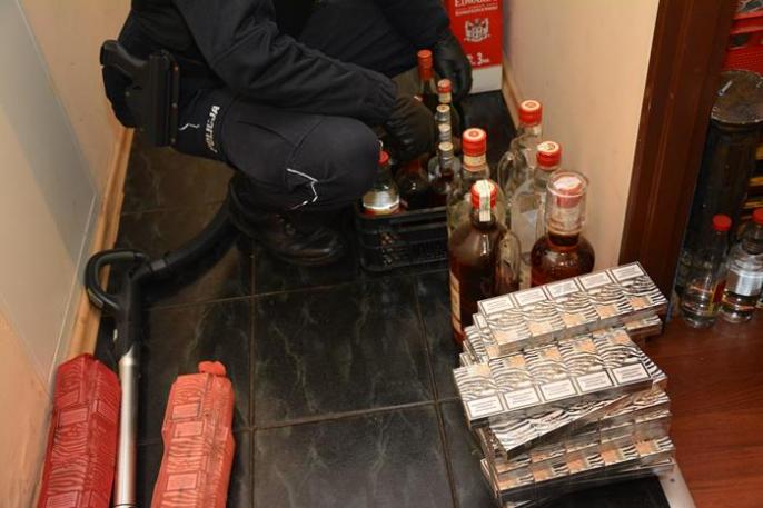 Golina – policjanci zabezpieczyli nielegalne papierosy i alkohol