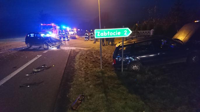 Zderzenie dwóch samochodów na 92.