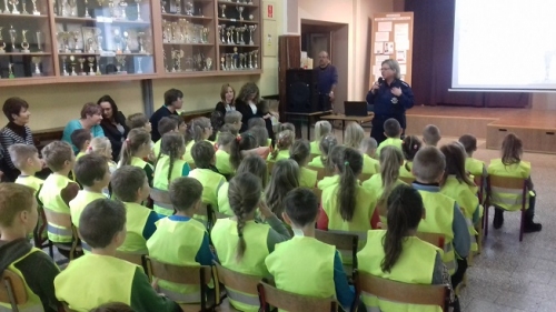 Dzielnicowi rozdawali odblaski