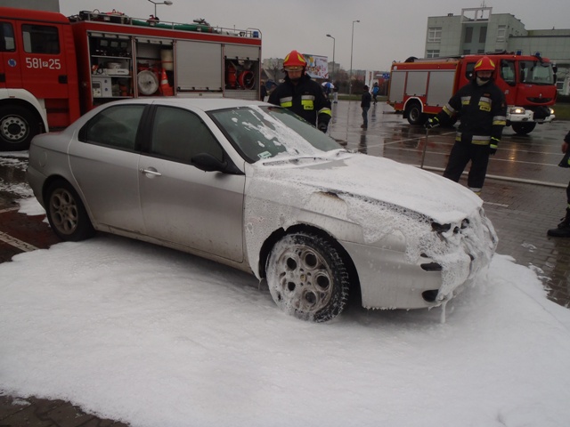 Pożar  silnika w samochodzie
