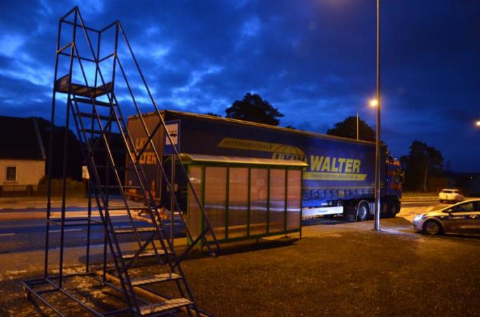 Uwaga na lód na plandekach !