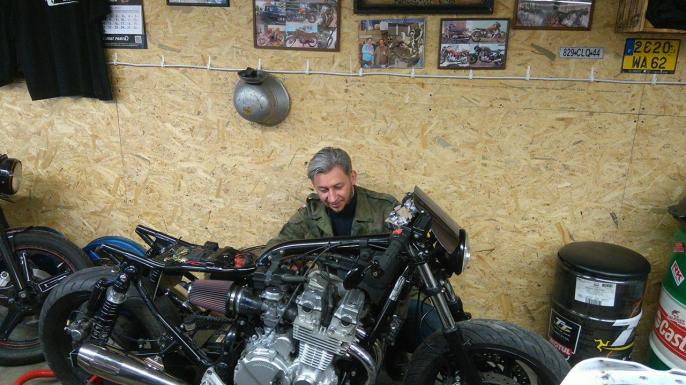Tuning motocyklowy i cafe racer – hobby i rzemiosło Krzysztofa Wolskiego