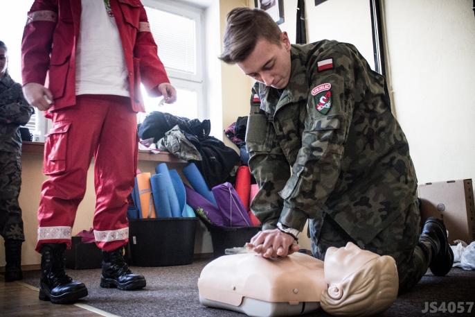 Strzelcy uczyli się udzielać Pierwszej Pomocy
