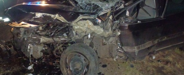 Citroenem C5 w drzewo.