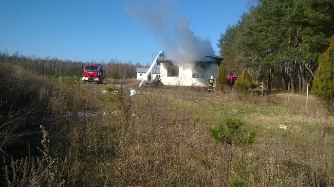 Pożar opuszczonego budynku administracyjnego  w Maciejewie.