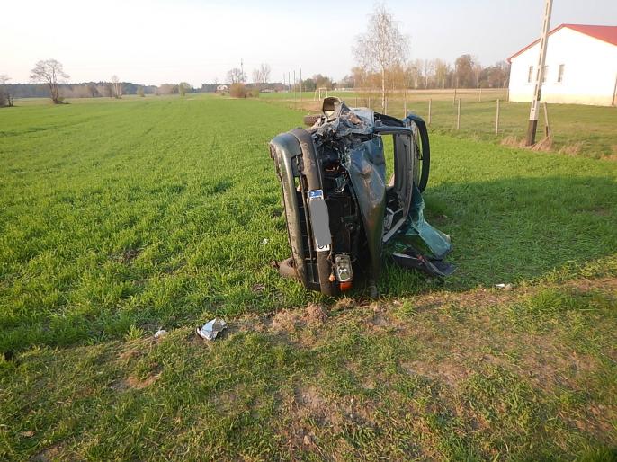 Zderzenie dwóch samochodów w Dąbrowicach Starych.