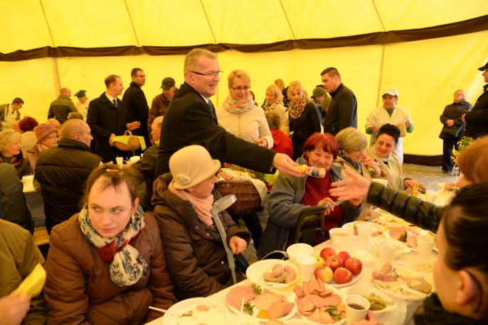 Wielkanocne śniadanie na Placu Wolności